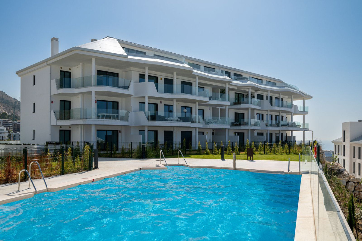 2-bedroom-middle-floor-apartment-in-fuengirola-r4958605