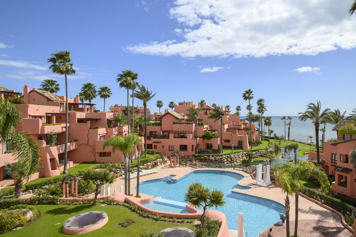 3-bedroom-penthouse-in-estepona-r5003953
