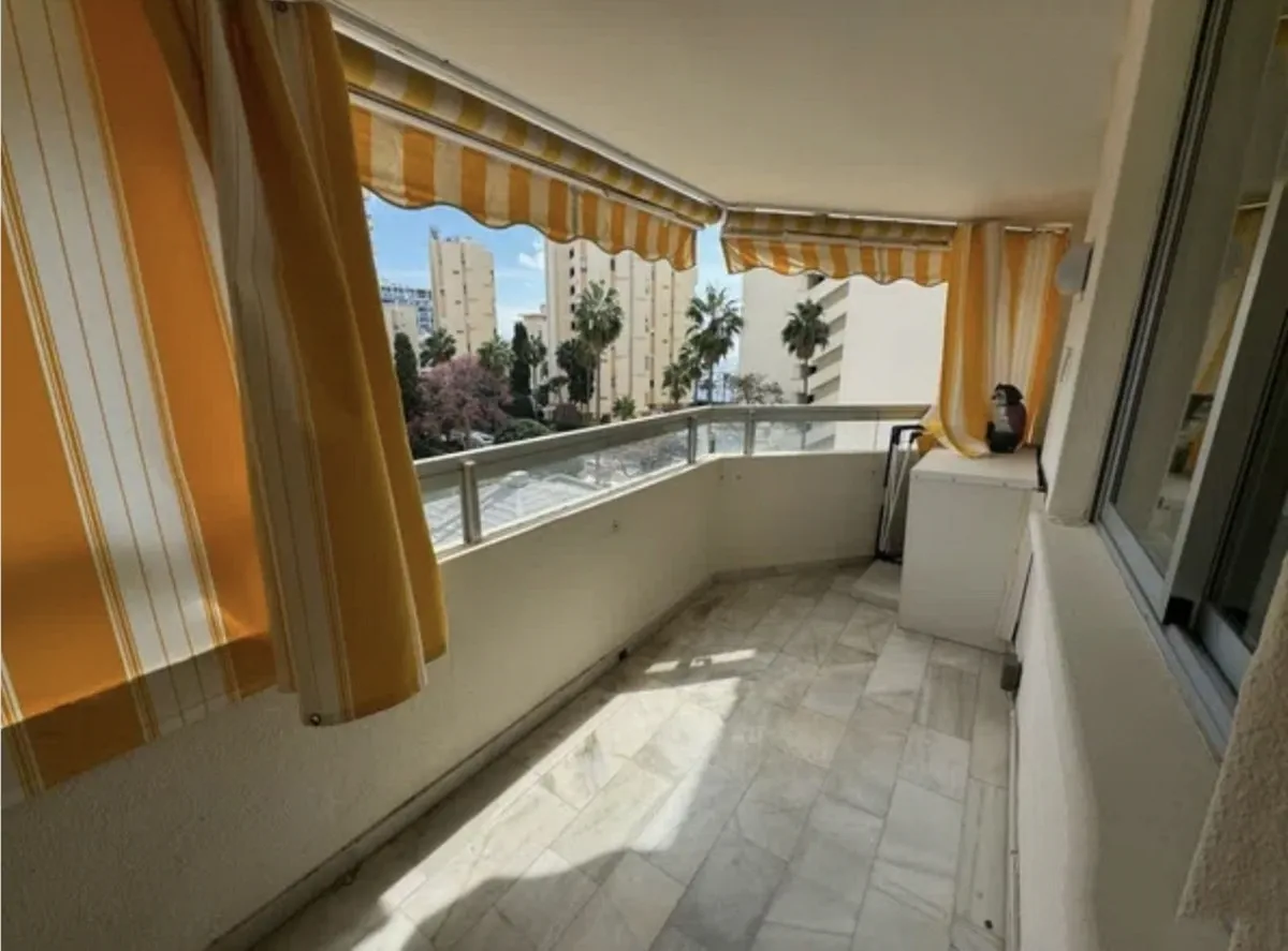 R4954273-1